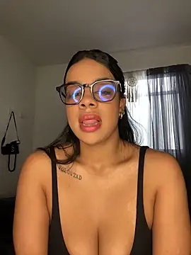 trianawhite online show from October 3, 2:18 pm