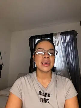 trianawhite online show from December 21, 3:25 pm