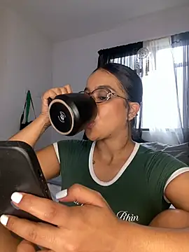 trianawhite online show from January 14, 3:15 pm