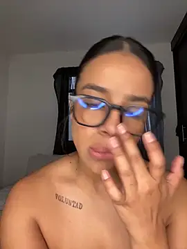 trianawhite online show from December 4, 3:11 pm