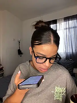 trianawhite online show from December 11, 3:15 pm