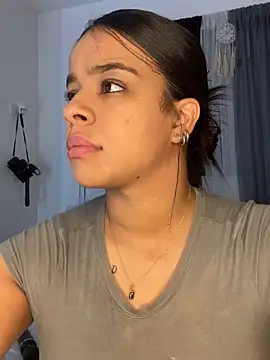 trianawhite online show from March 13, 9:48 pm