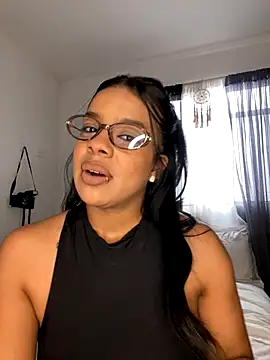 trianawhite online show from October 29, 3:22 pm