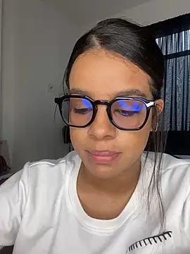 trianawhite online show from December 1, 6:24 pm