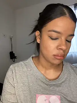 trianawhite online show from December 16, 4:05 pm