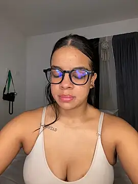 trianawhite online show from December 16, 11:53 pm