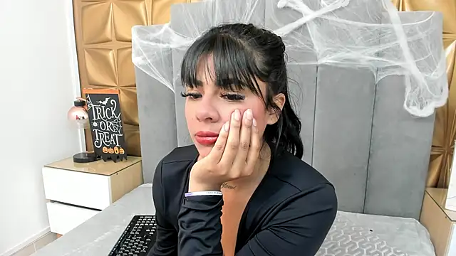 Snapshot of melani_dream chatting on October 15, 1:41 pm melani dream online show from October 15, 1:41 pm