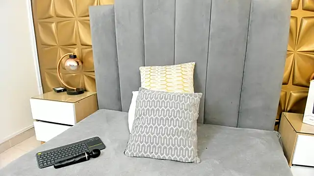 Snapshot of melani_dream chatting on July 11, 1:44 pm melani dream online show from July 11, 1:44 pm