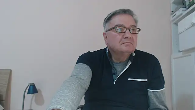 Snapshot of YOU6me chatting on February 22, 10:40 am YOU6me online show from February 22, 10:40 am