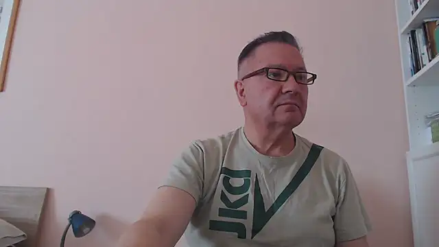 Snapshot of YOU6me chatting on September 11, 7:52 am YOU6me online show from September 11, 7:52 am