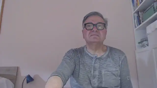 Snapshot of YOU6me chatting on June 23, 6:44 am YOU6me online show from June 23, 6:44 am