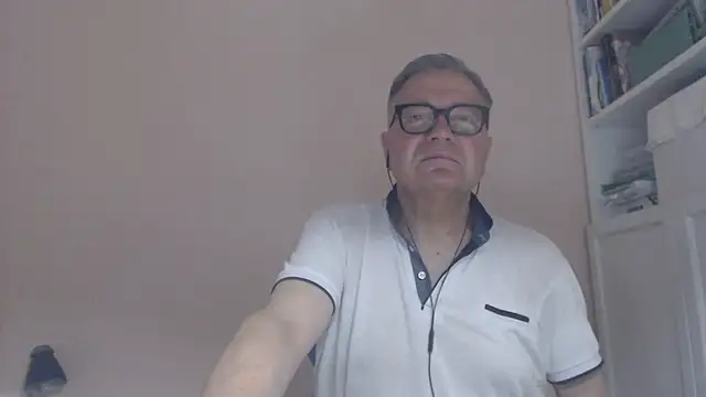 Snapshot of YOU6me chatting on June 30, 10:26 am YOU6me online show from June 30, 10:26 am