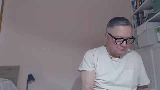 Snapshot of YOU6me chatting on July 20, 7:16 am YOU6me online show from July 20, 7:16 am