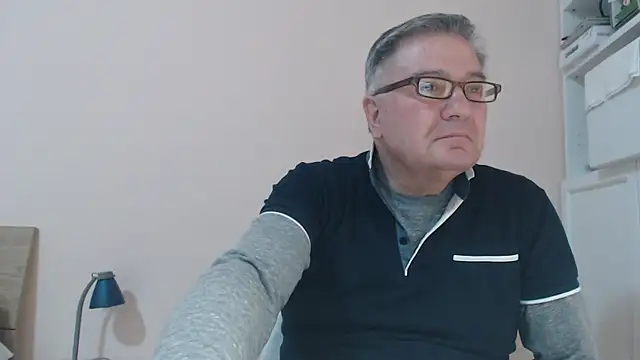 Snapshot of YOU6me chatting on February 21, 5:31 pm YOU6me online show from February 21, 5:31 pm
