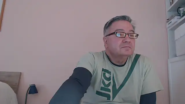 Snapshot of YOU6me chatting on February 26, 3:54 pm YOU6me online show from February 26, 3:54 pm