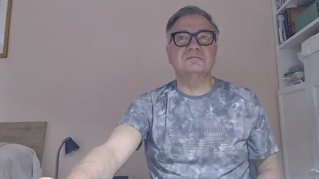 Snapshot of YOU6me chatting on June 15, 7:08 am YOU6me online show from June 15, 7:08 am