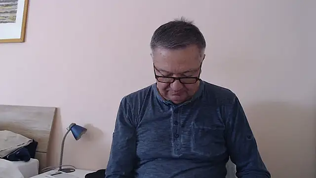 Snapshot of YOU6me chatting on September 18, 7:44 am YOU6me online show from September 18, 7:44 am