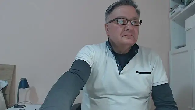 Snapshot of YOU6me chatting on March 1, 3:49 pm YOU6me online show from March 1, 3:49 pm
