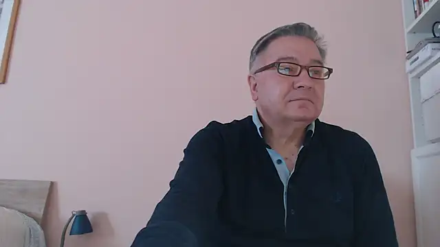 Snapshot of YOU6me chatting on February 23, 11:11 am YOU6me online show from February 23, 11:11 am