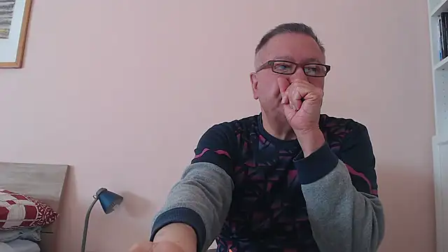 Snapshot of YOU6me chatting on October 10, 8:48 am YOU6me online show from October 10, 8:48 am