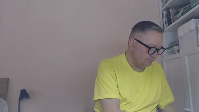 Snapshot of YOU6me chatting on July 15, 8:32 am YOU6me online show from July 15, 8:32 am