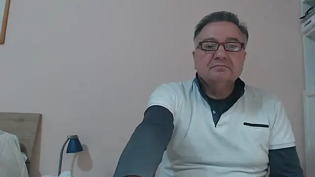 Snapshot of YOU6me chatting on February 14, 2:44 pm YOU6me online show from February 14, 2:44 pm