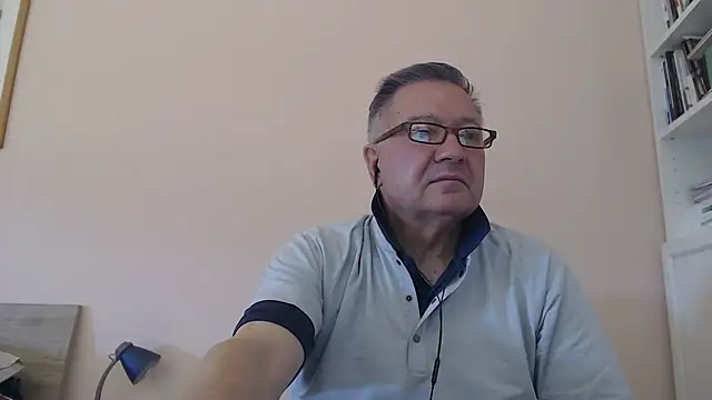 Snapshot of YOU6me chatting on September 25, 7:58 am YOU6me online show from September 25, 7:58 am