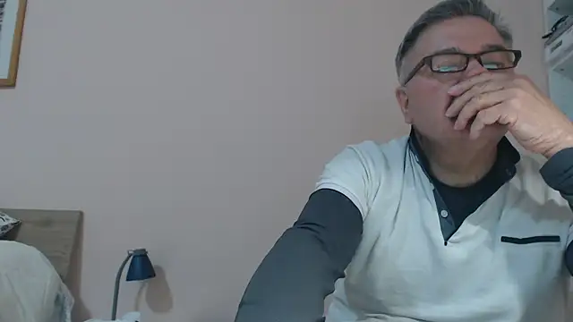 Snapshot of YOU6me chatting on February 16, 6:10 pm YOU6me online show from February 16, 6:10 pm