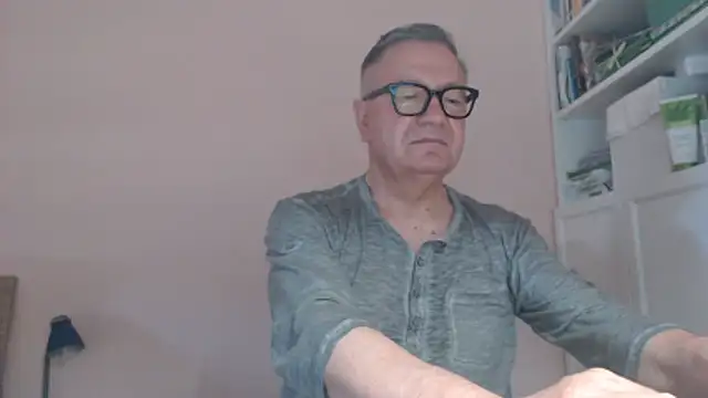 Snapshot of YOU6me chatting on July 1, 2:28 pm YOU6me online show from July 1, 2:28 pm