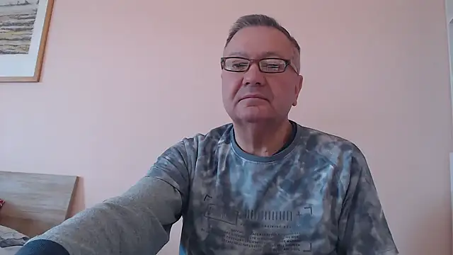 Snapshot of YOU6me chatting on October 8, 7:32 am YOU6me online show from October 8, 7:32 am