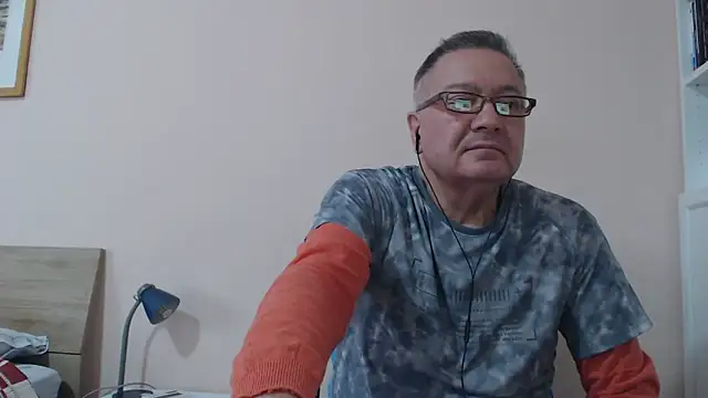 Snapshot of YOU6me chatting on October 17, 10:39 am YOU6me online show from October 17, 10:39 am
