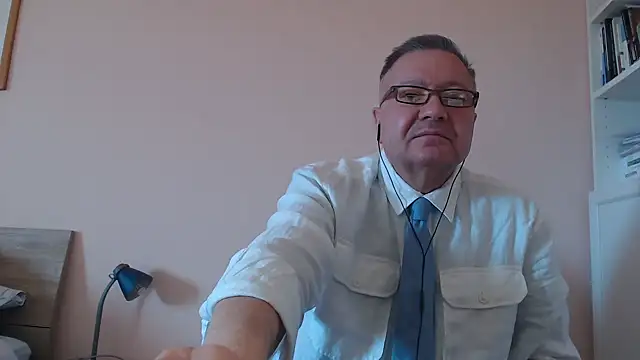 Snapshot of YOU6me chatting on October 6, 8:15 am YOU6me online show from October 6, 8:15 am