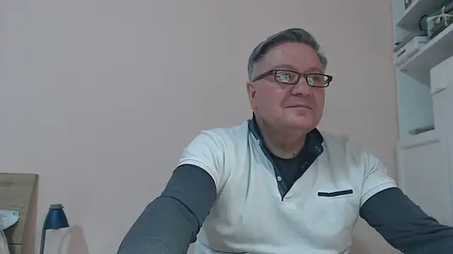 Snapshot of YOU6me chatting on March 1, 6:54 pm YOU6me online show from March 1, 6:54 pm