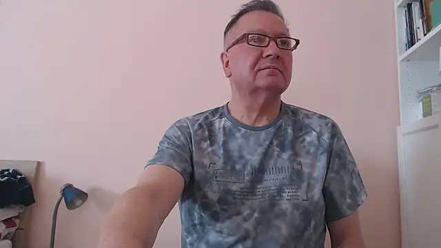Snapshot of YOU6me chatting on September 12, 7:41 am YOU6me online show from September 12, 7:41 am