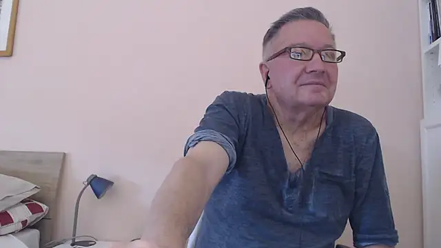 Snapshot of YOU6me chatting on September 19, 6:50 am YOU6me online show from September 19, 6:50 am