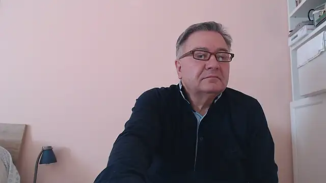 Snapshot of YOU6me chatting on February 24, 10:15 am YOU6me online show from February 24, 10:15 am