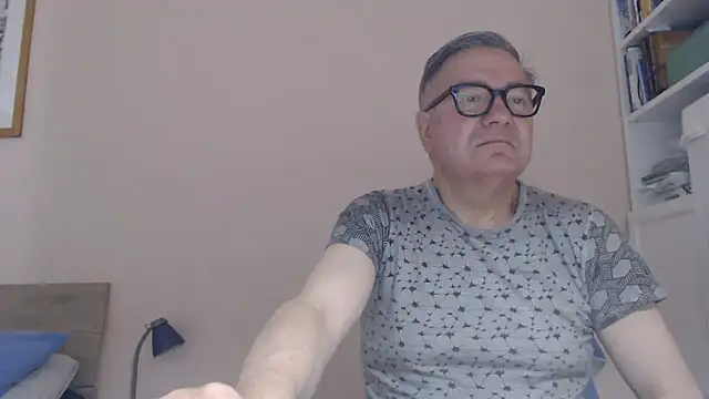 Snapshot of YOU6me chatting on June 19, 7:14 am YOU6me online show from June 19, 7:14 am