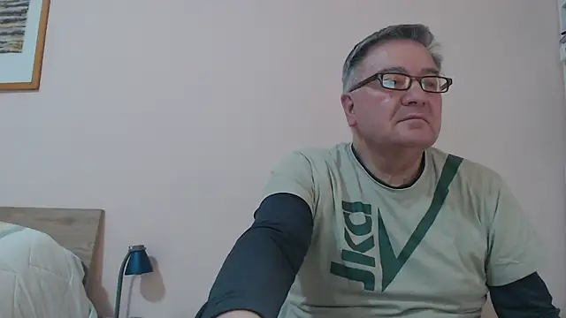 Snapshot of YOU6me chatting on February 25, 5:51 pm YOU6me online show from February 25, 5:51 pm