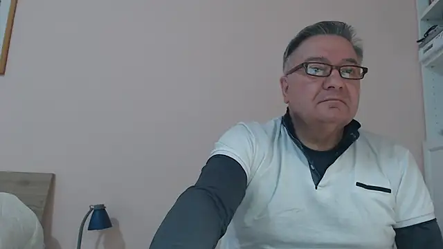 Snapshot of YOU6me chatting on February 15, 2:33 pm YOU6me online show from February 15, 2:33 pm