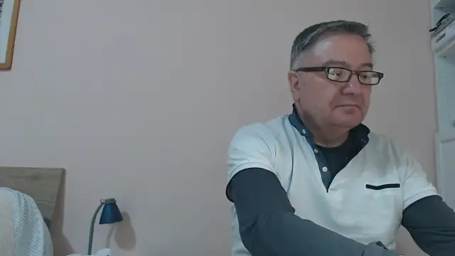 Snapshot of YOU6me chatting on February 17, 5:44 pm YOU6me online show from February 17, 5:44 pm