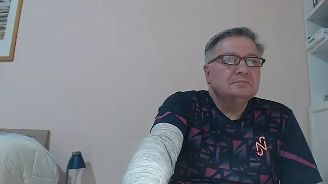 Snapshot of YOU6me chatting on March 13, 5:18 pm YOU6me online show from March 13, 5:18 pm
