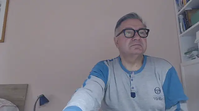 Snapshot of YOU6me chatting on June 14, 4:35 am YOU6me online show from June 14, 4:35 am
