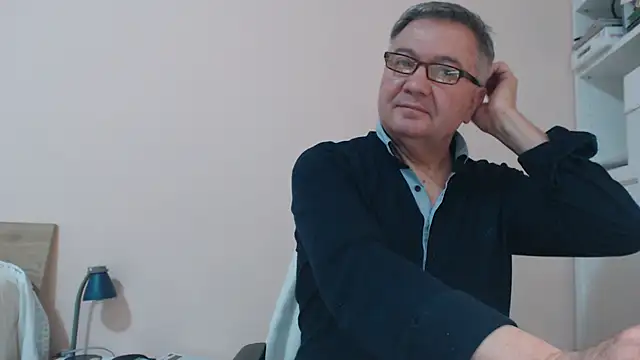 Snapshot of YOU6me chatting on February 23, 6:01 pm YOU6me online show from February 23, 6:01 pm