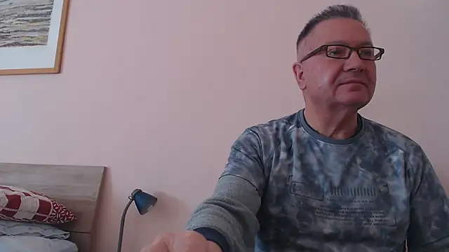 Snapshot of YOU6me chatting on October 9, 9:21 am YOU6me online show from October 9, 9:21 am