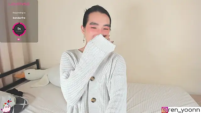 Snapshot of Ren_yoon chatting on September 12, 11:15 pm Ren yoon online show from September 12, 11:15 pm