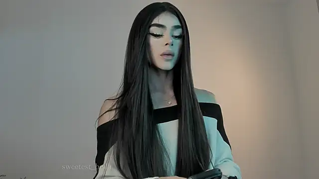 Snapshot of sweetest_bella chatting on March 18, 10:04 pm sweetest bella online show from March 18, 10:04 pm