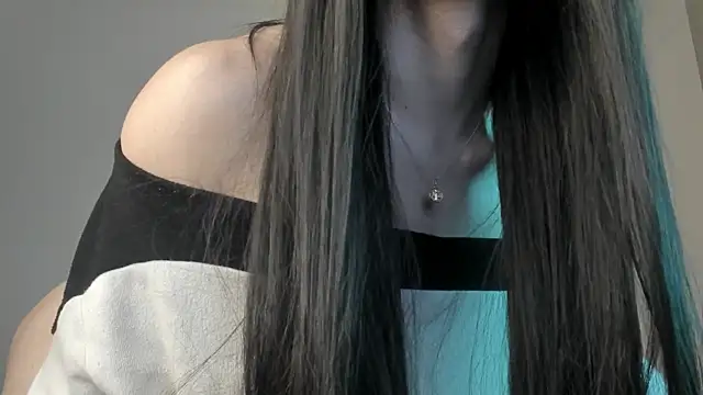 Snapshot of sweetest_bella chatting on March 14, 12:43 am sweetest bella online show from March 14, 12:43 am