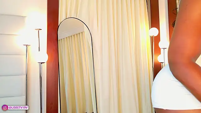 lissetlong69 online show from May 27, 11:23 pm