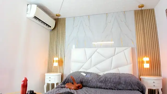 Snapshot of lissetlong69 chatting on February 25, 8:47 am lissetlong69 online show from February 25, 8:47 am