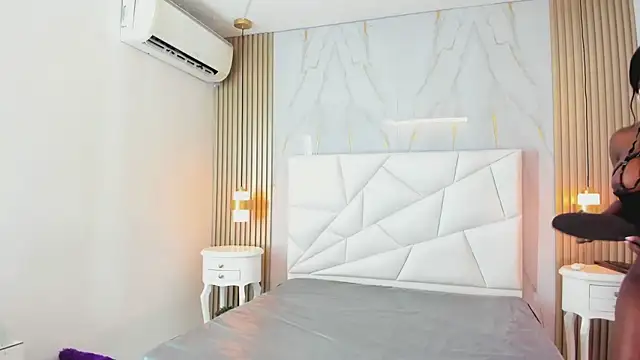 Snapshot of lissetlong69 chatting on March 19, 6:03 am lissetlong69 online show from March 19, 6:03 am